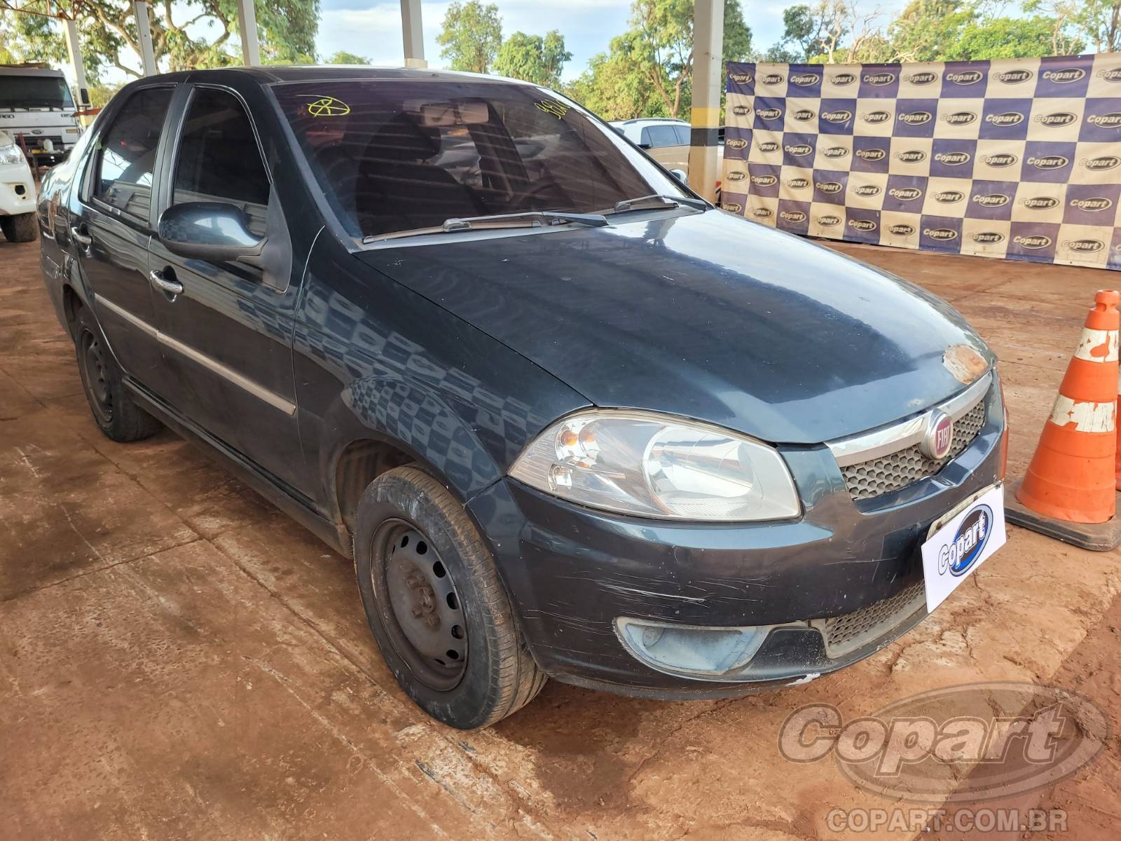 Veículo Fiat Siena Fiat Siena EL 1.4 2015 Colisão Pequena Monta 2015 em leilão