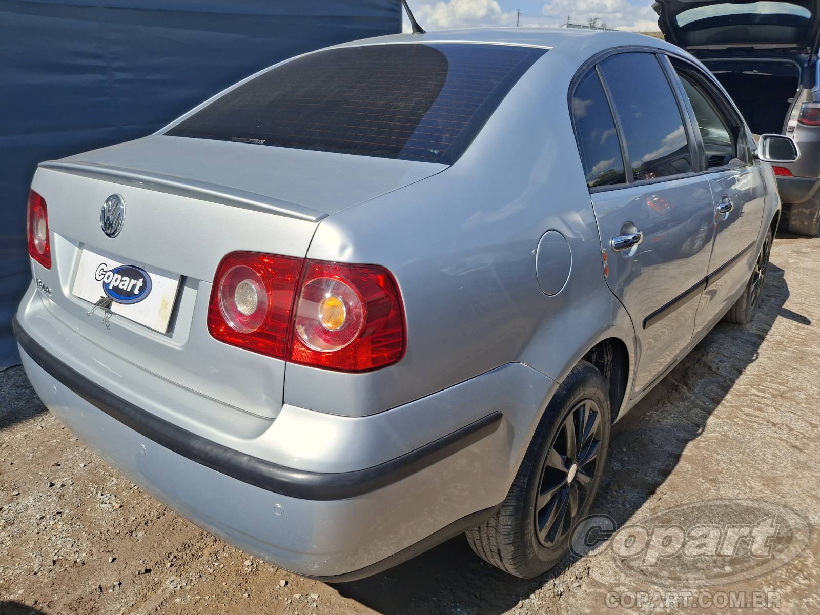 2010 VOLKSWAGEN POLO SEDAN — foto 4 de 10