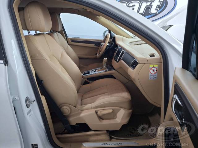 2017 PORSCHE MACAN 