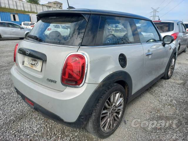 2021 MINI COOPER 