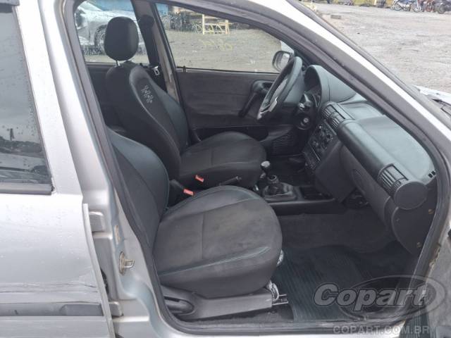 2002 CHEVROLET CORSA 