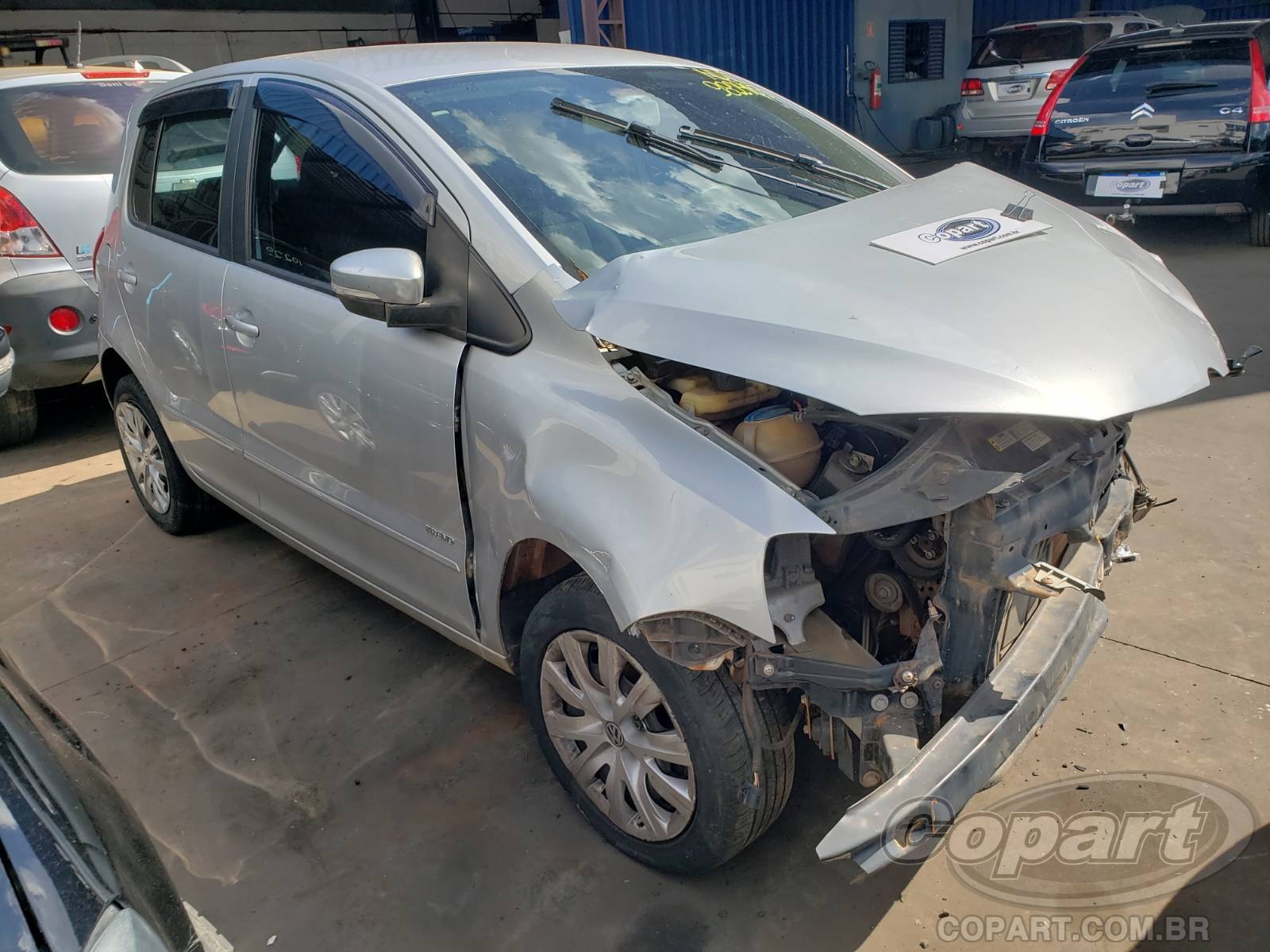 Veículo VW - VolksWagen Fox Volkswagen Fox 1.0 Total Flex 2013 Médio Dano Frontal 2013 em leilão
