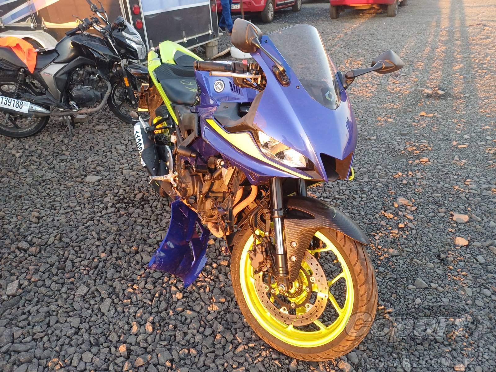 Yamaha YZF R3 2022 em leilão