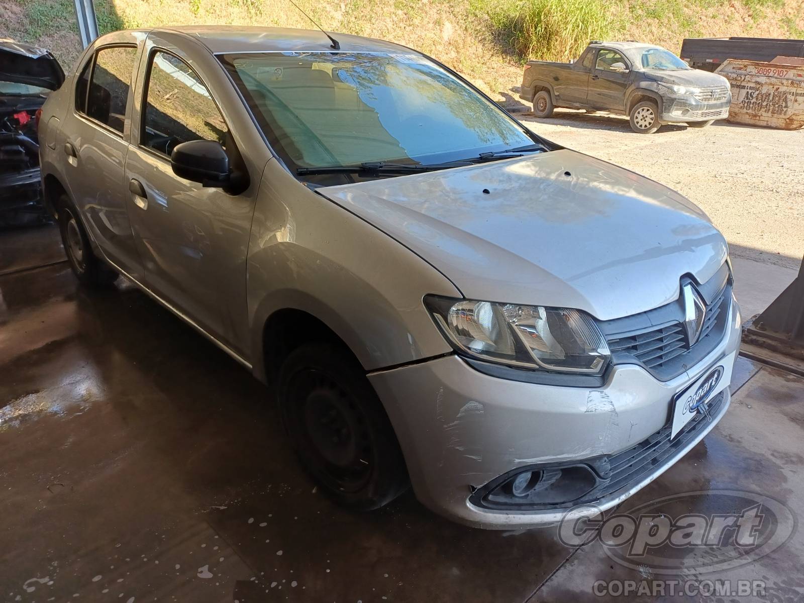 Veículo Renault Logan Renault Logan Autentique 1.0 12V SCe 2019 Colisão 2019 em leilão