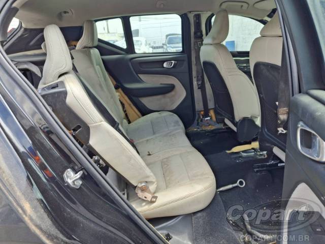 2020 VOLVO XC40 