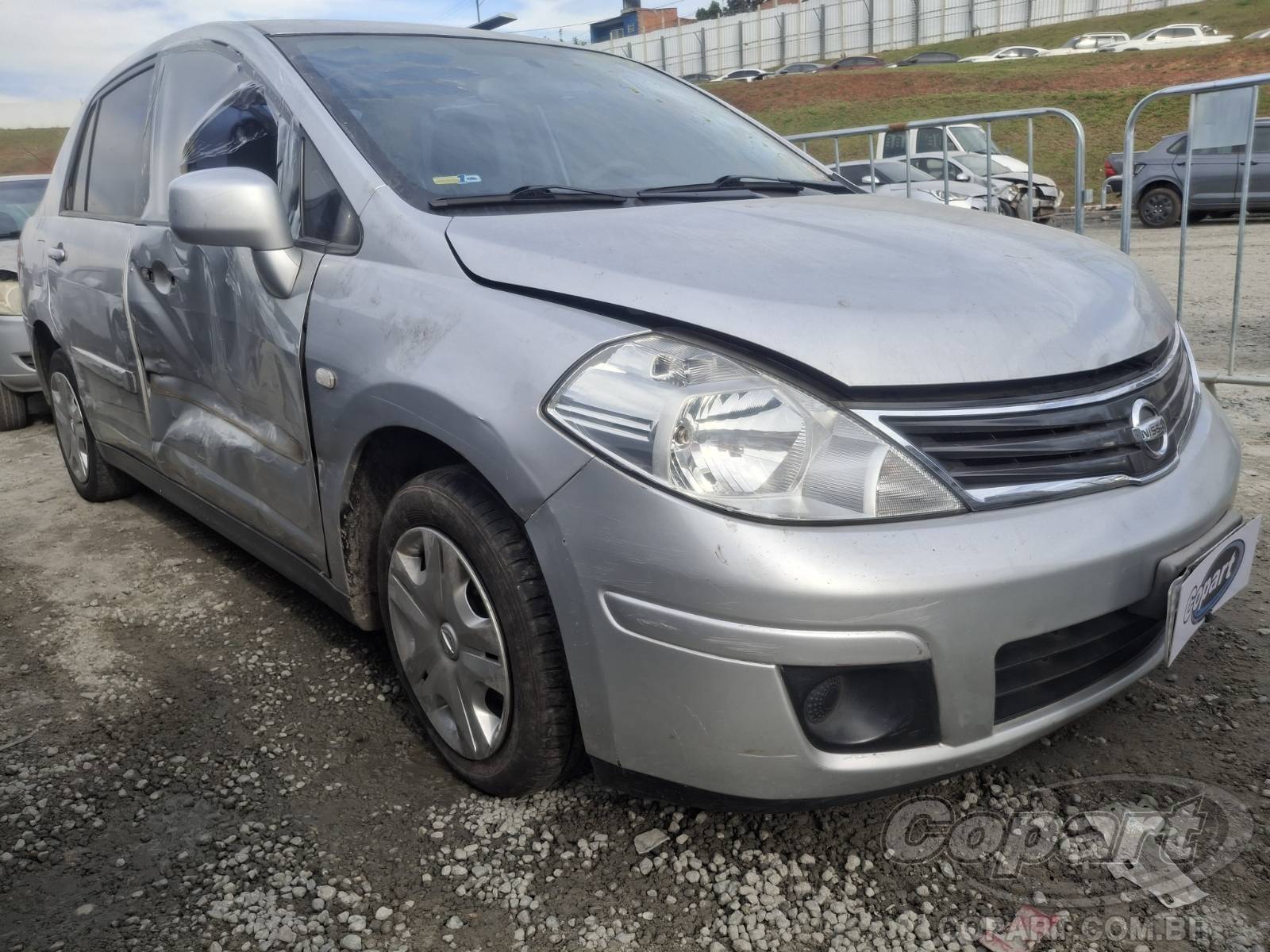 Nissan Tiida Sedan 2012