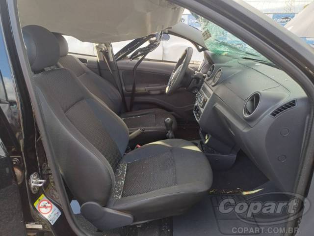 2015 VOLKSWAGEN VOYAGE 