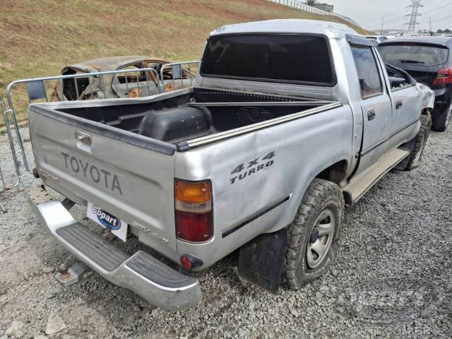 2004 TOYOTA HILUX CD 