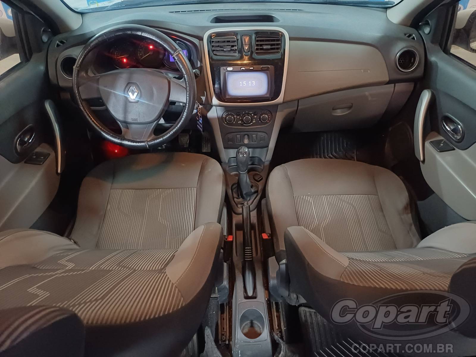 Foto 9 de 10: 2015 RENAULT LOGAN