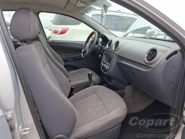 2010 VOLKSWAGEN VOYAGE 