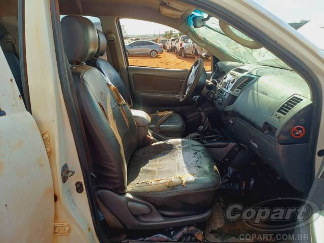 2015 TOYOTA HILUX CD 