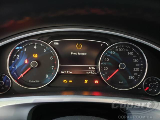 2014 VOLKSWAGEN TOUAREG 