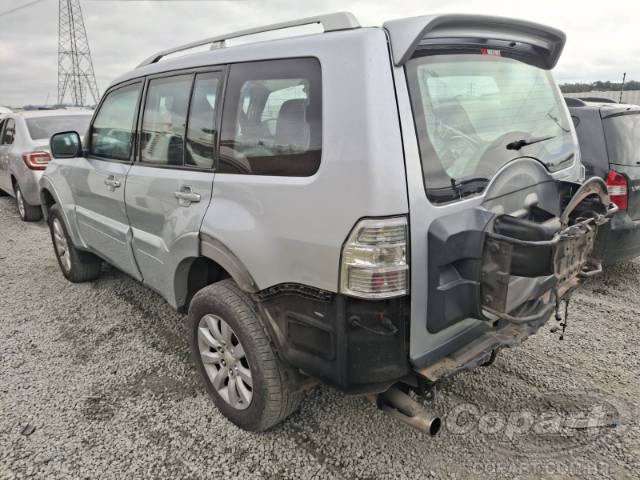 2011 MITSUBISHI PAJERO FULL 