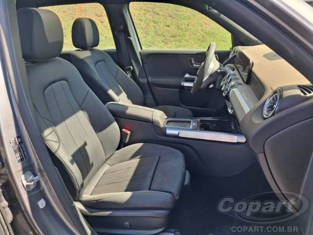 2025 MERCEDES BENZ GLB 