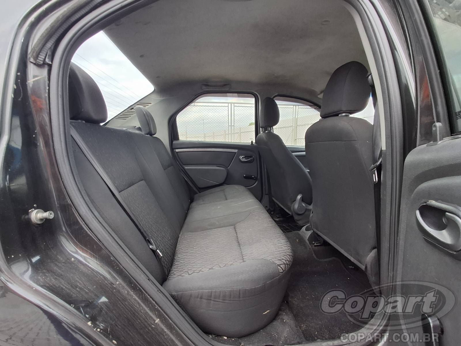 Foto 6 de 10: 2013 RENAULT LOGAN