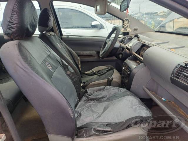 2010 VOLKSWAGEN FOX 