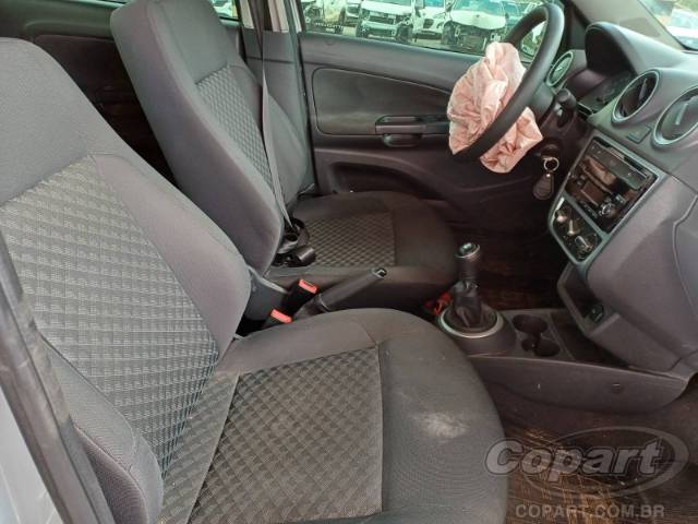 2015 VOLKSWAGEN VOYAGE 