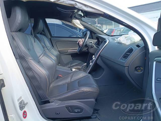 2015 VOLVO XC60 
