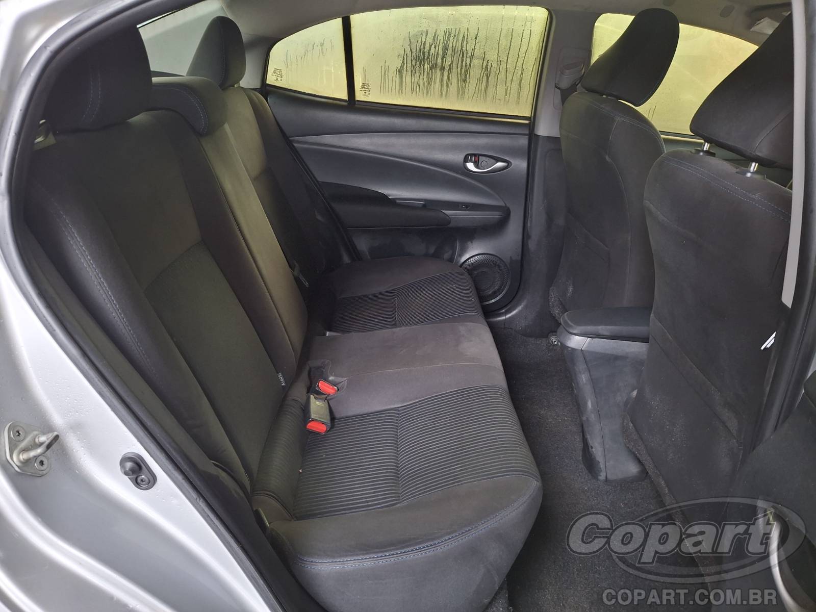 2019 TOYOTA YARIS SEDA — foto 6 de 10