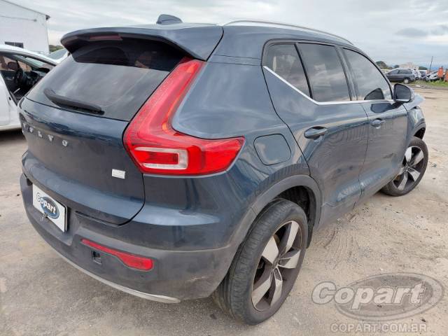 2022 VOLVO XC40 