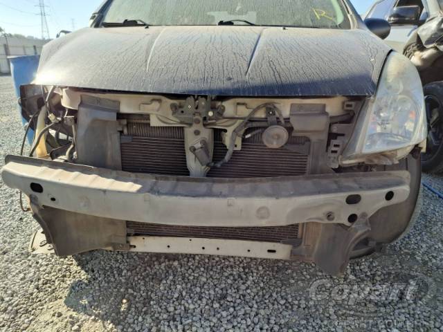 2011 NISSAN LIVINA 