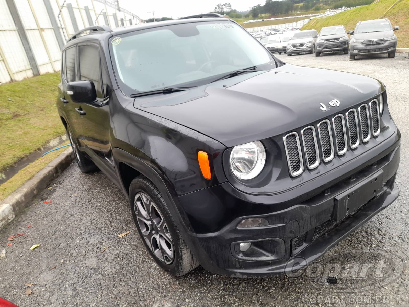 Veículo Fiat Renegade JEEP RENEGADE LONGITUDE 1.8 16V E.TORQ EVO FLEXIVEL ALCOOL/GASOLINA 2017 2018 em leilão