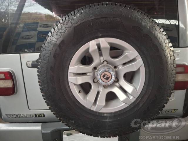 2013 TROLLER T4 