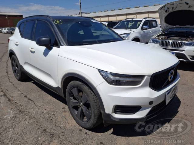 2019 VOLVO XC40 