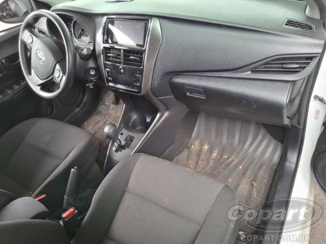 2025 TOYOTA YARIS SEDA 
