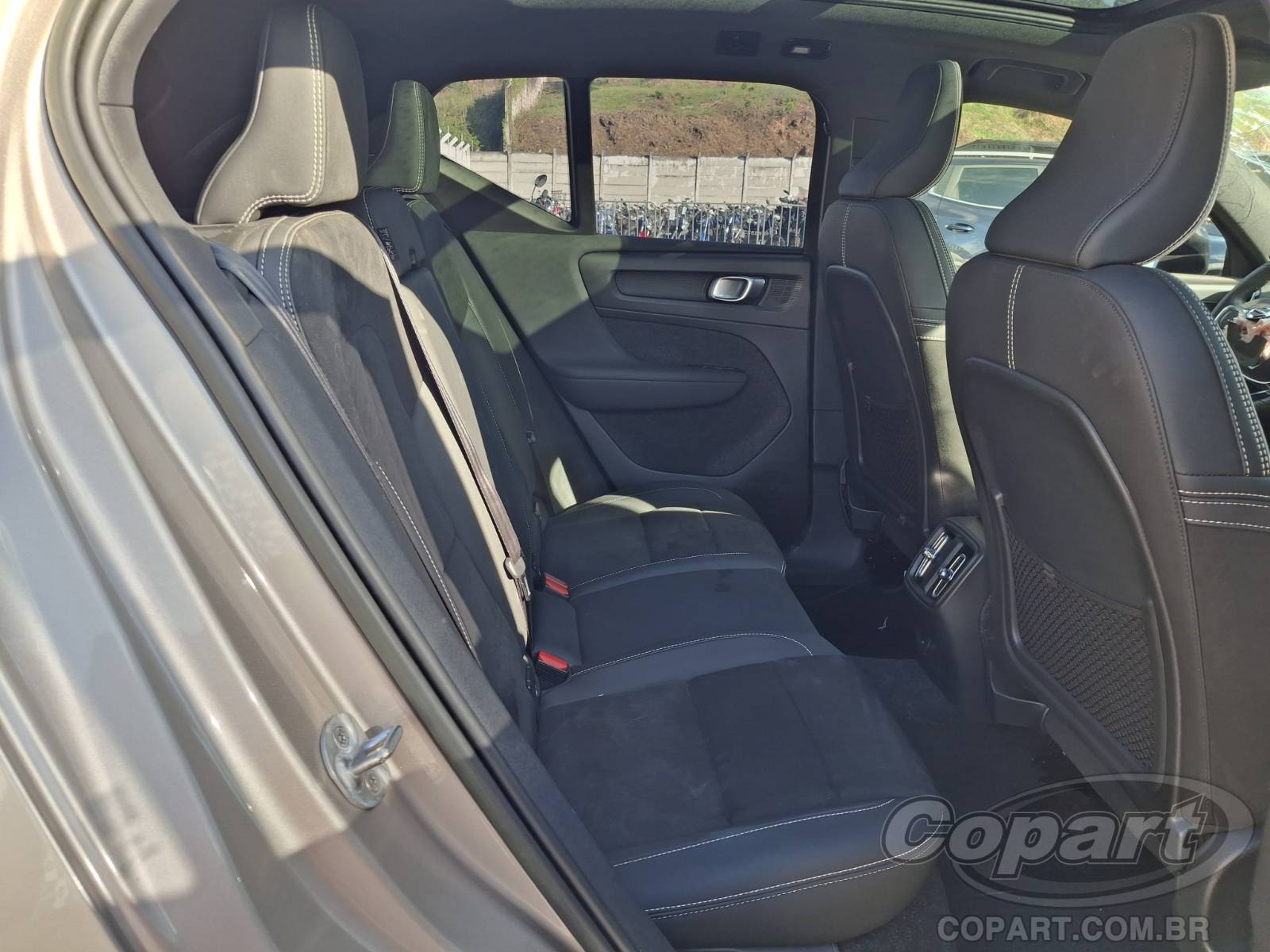 Foto 6 de 10: 2023 VOLVO XC40 XC40 P8 Recharge Twin Eletric Ultimate AWD 300 kW