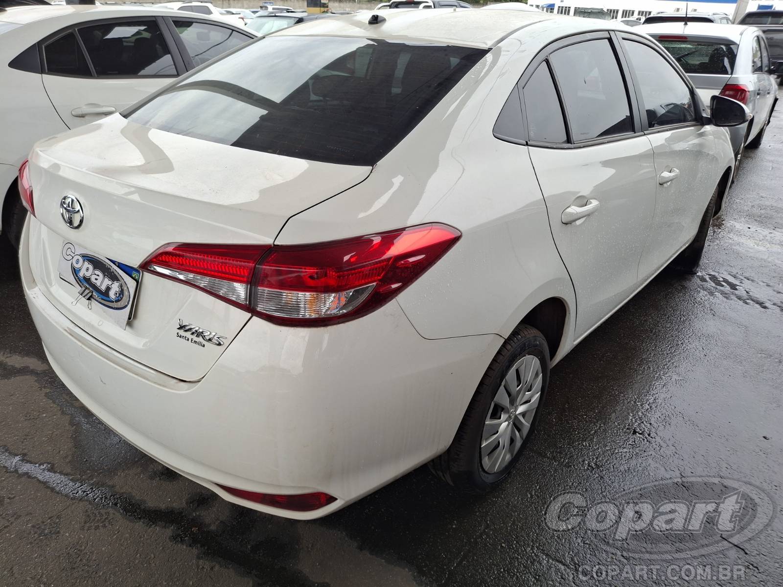 2023 TOYOTA YARIS SEDA — foto 4 de 10