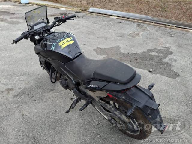 2025 BAJAJ DOMINAR 