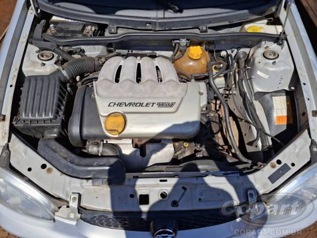 2000 CHEVROLET CORSA SEDAN 
