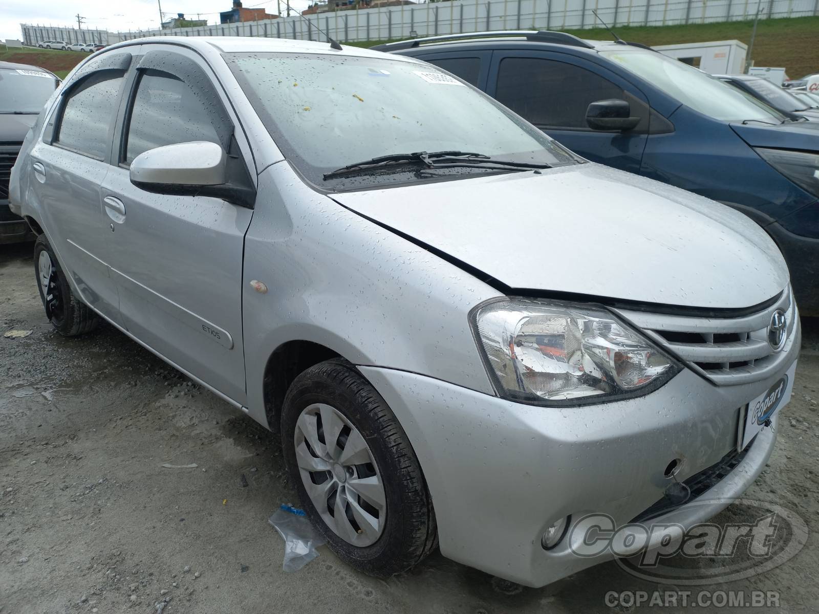 Veículo Toyota Etios Toyota Etios Seda XS 1.5 16V 2015 Colisão 2015 em leilão