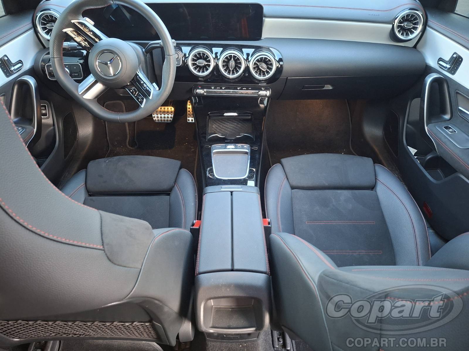 2025 MERCEDES BENZ CLASSE CLA — foto 9 de 10