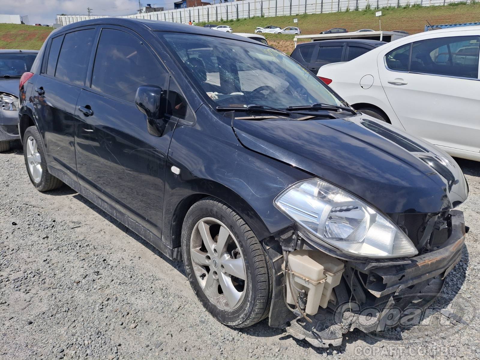 Veículo Nissan Tiida Nissan Tiida SL 1.8 16V 2011 Colisão Média Monta 2011 em leilão