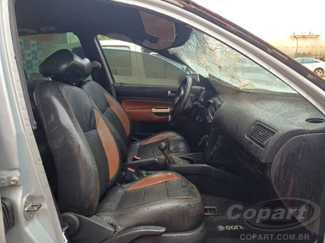 2004 VOLKSWAGEN GOLF 