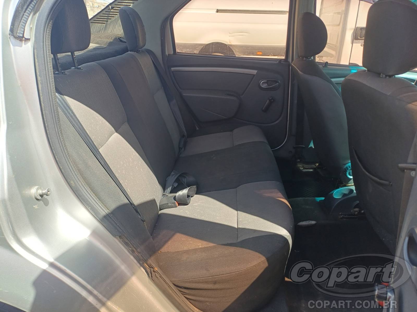 Foto 6 de 10: 2013 RENAULT LOGAN