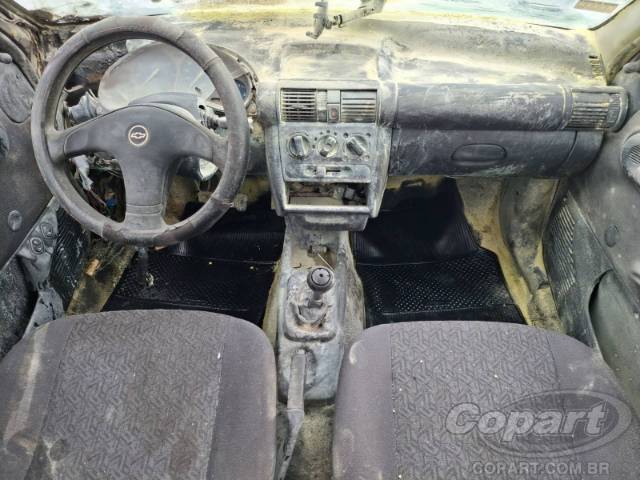 2004 CHEVROLET CORSA SEDAN 