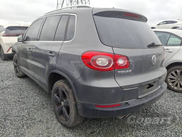 2011 VOLKSWAGEN TIGUAN 