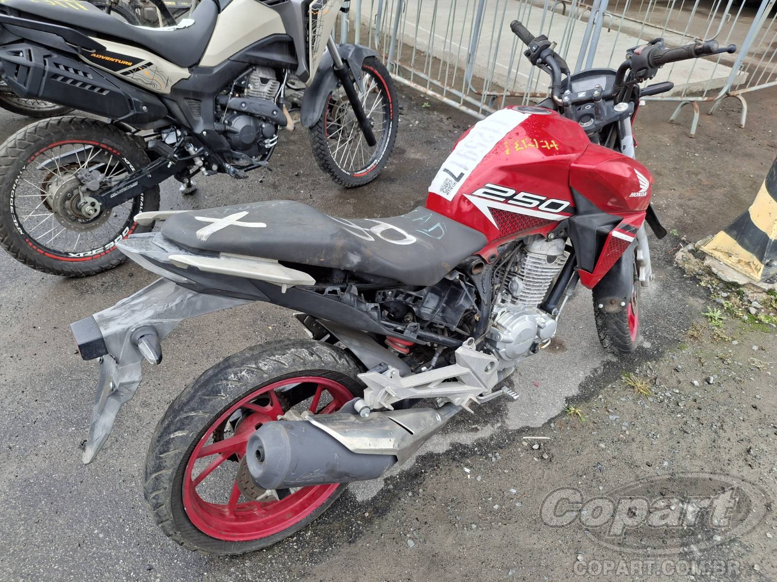Foto 4: 2022 HONDA CB 250 F