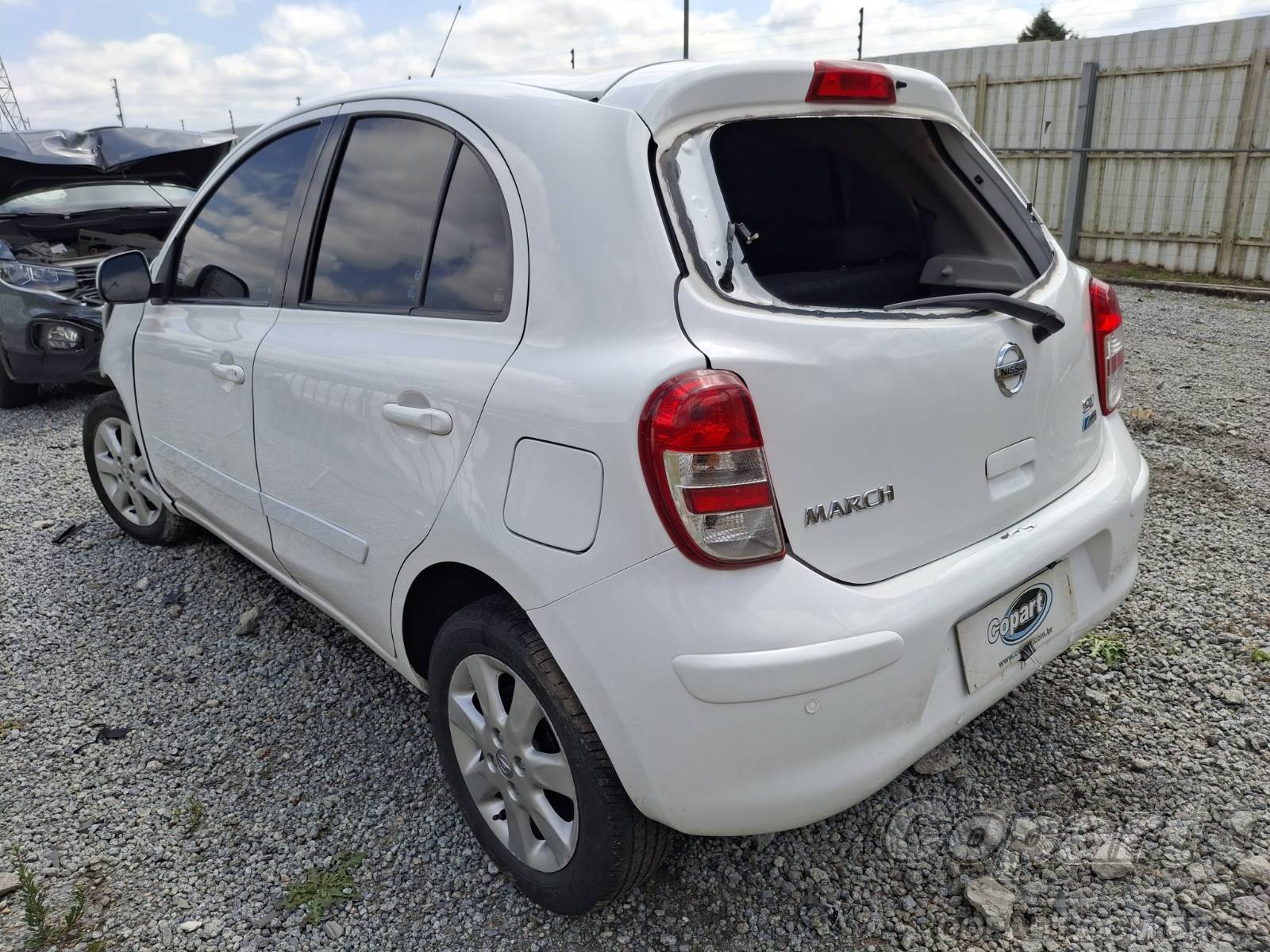 Foto 3: 2014 NISSAN MARCH