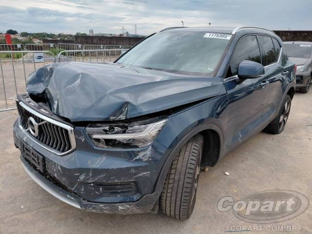 2022 VOLVO XC40 