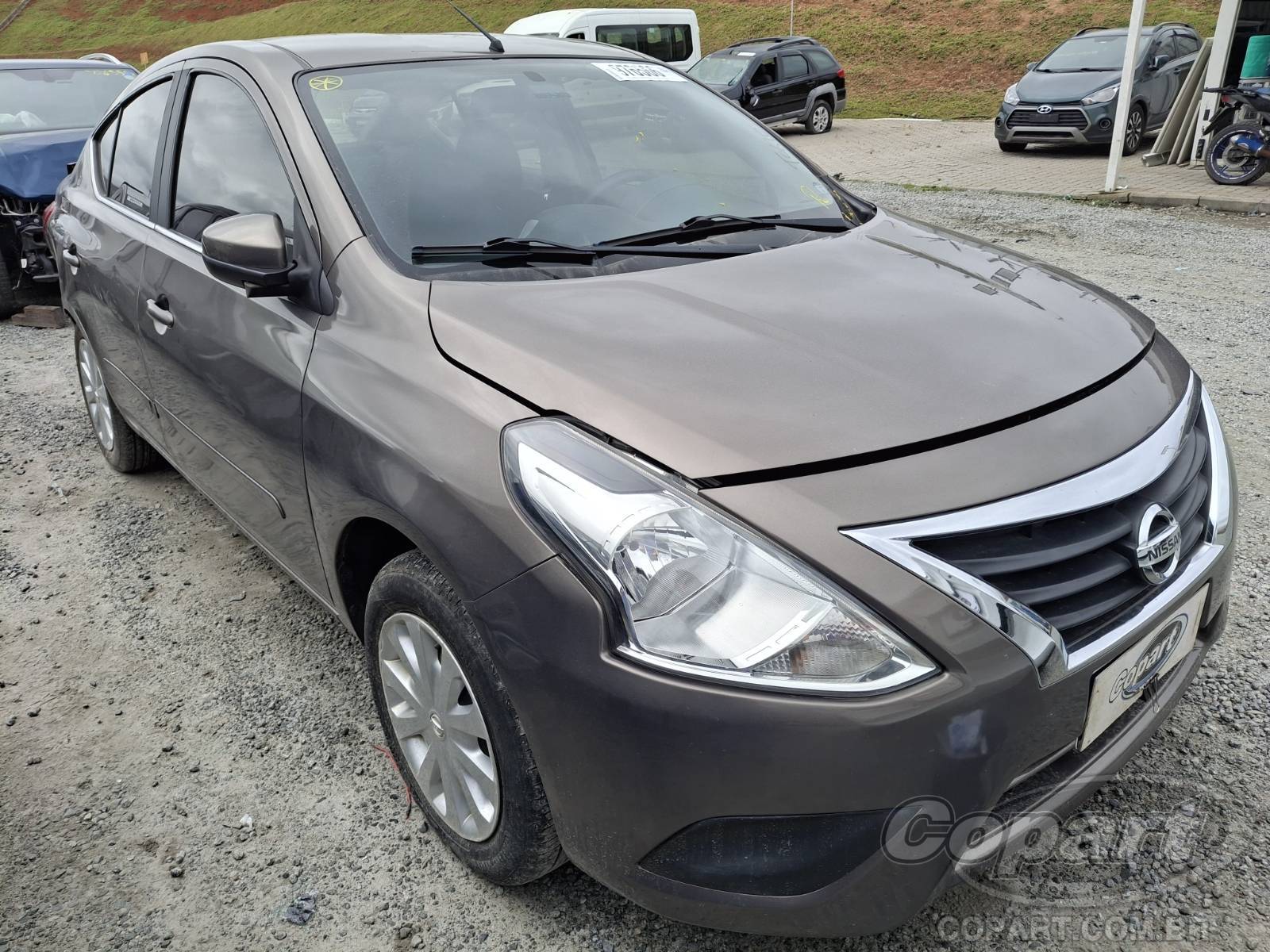 Veículo Nissan Versa Nissan Versa SV CVT 1.6 2018 Médio Dano Traseiro 2018 em leilão
