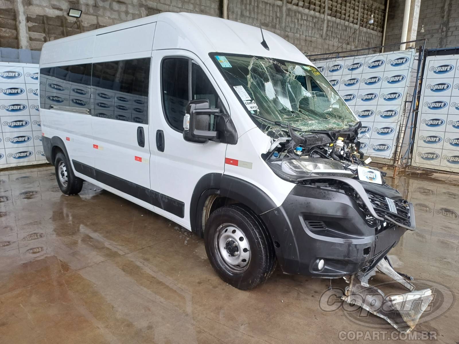 Veículo Fiat Ducato Fiat Ducato Minibus Confort 2.2 BlueHDi Turbo 2024 Médio Estado 2024 em leilão
