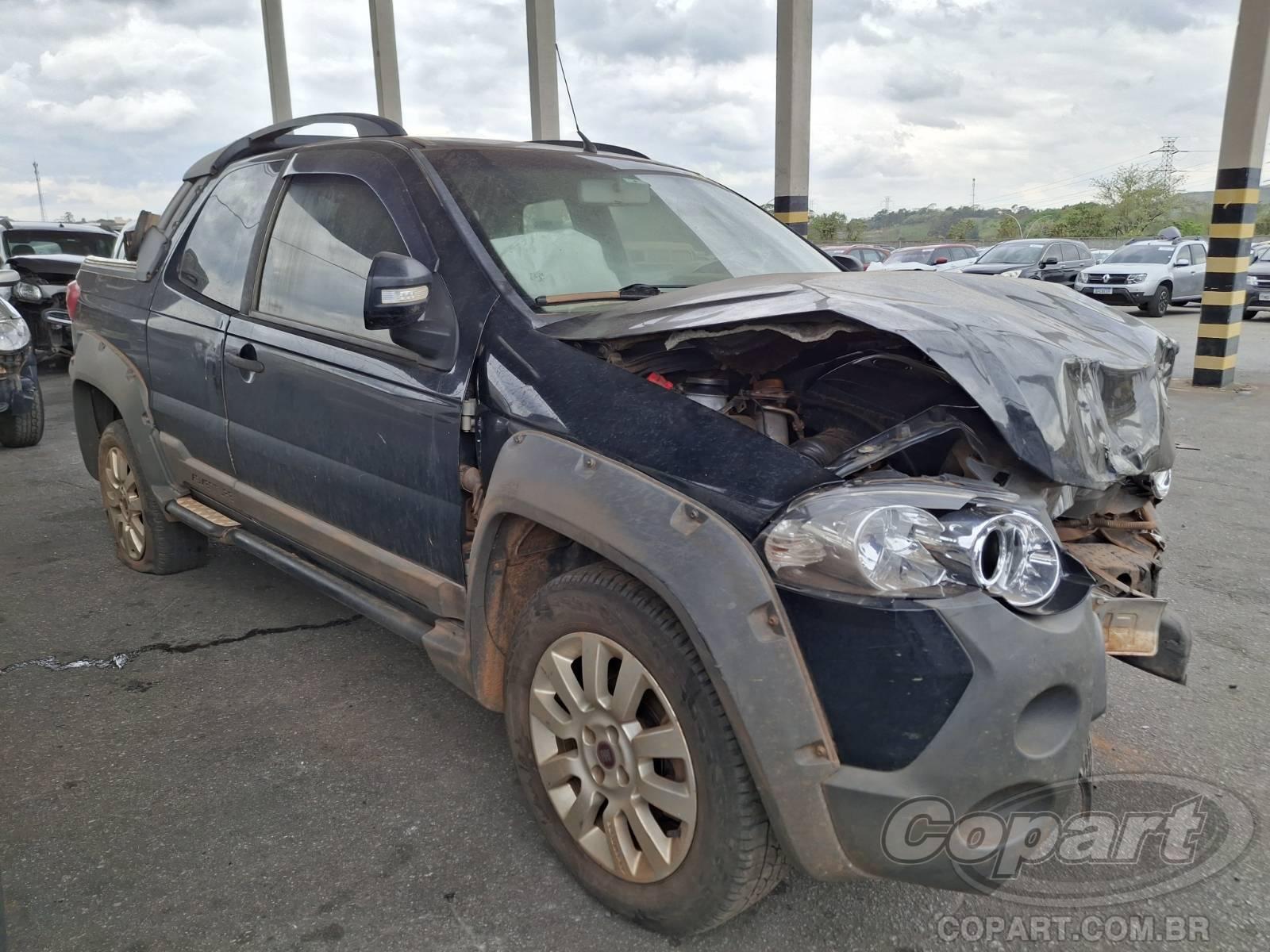 Veículo Fiat Strada FIAT STRADA CD ADVENTURE 1.8 16V E.TORQ 2014 FLEX 2015 em leilão