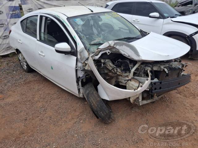 2017 NISSAN VERSA 