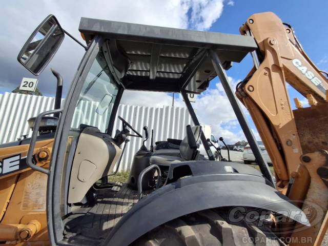 2010 CASE RETROESCAVADEIRA 580M 