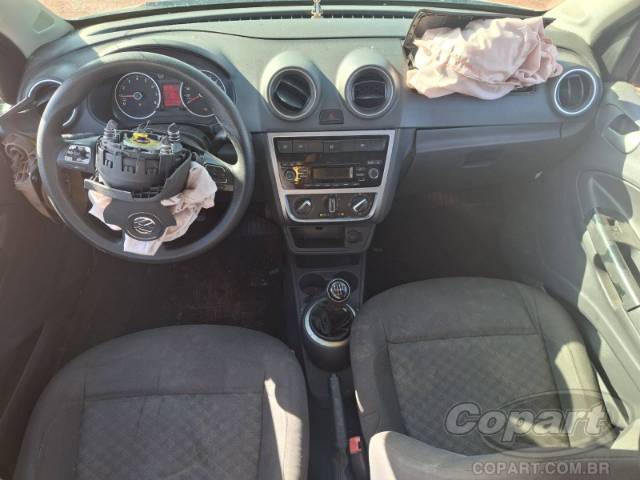 2015 VOLKSWAGEN VOYAGE 