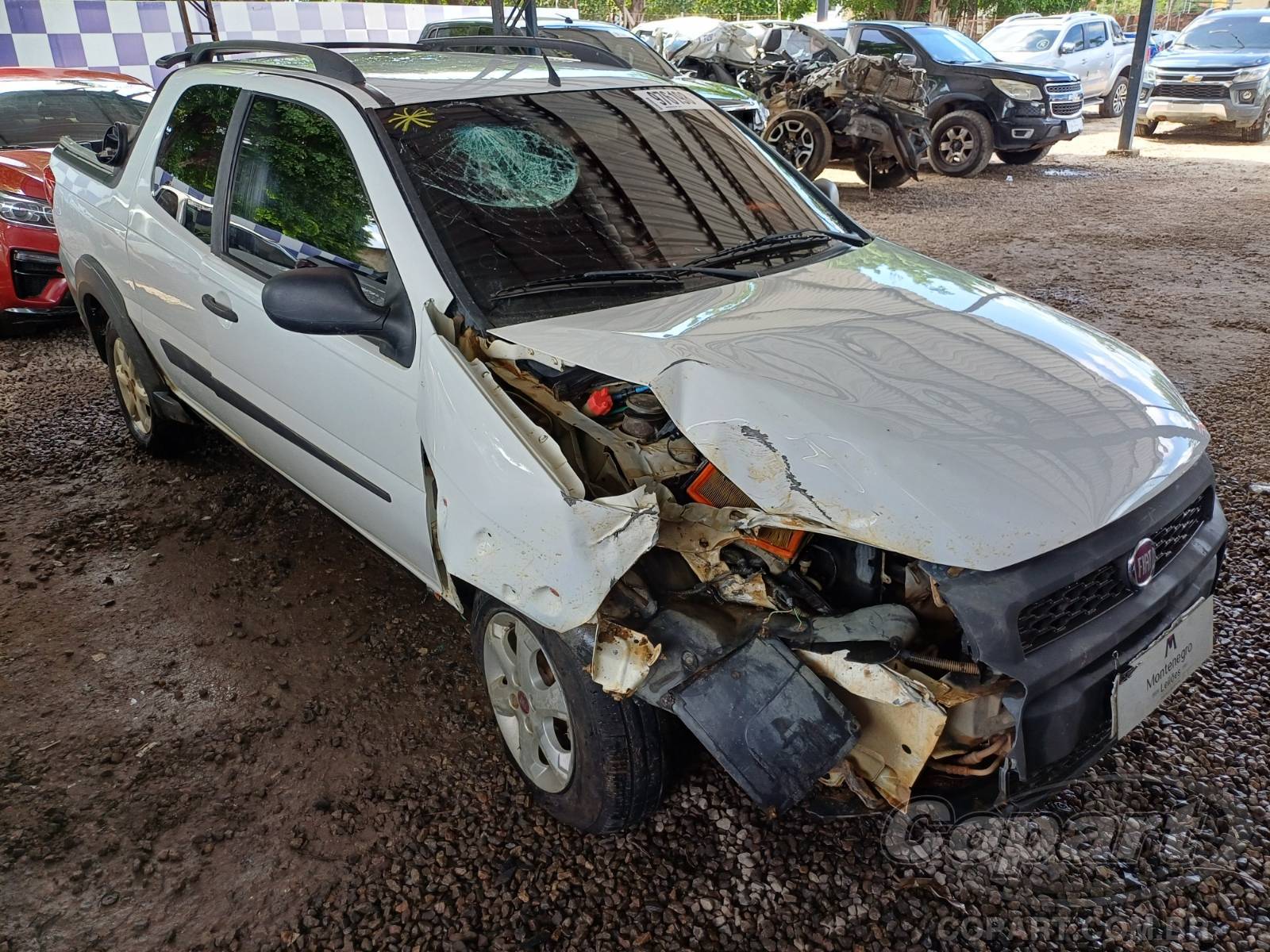 Fiat Strada CD Working 1.4 2016 Colisão Média Monta